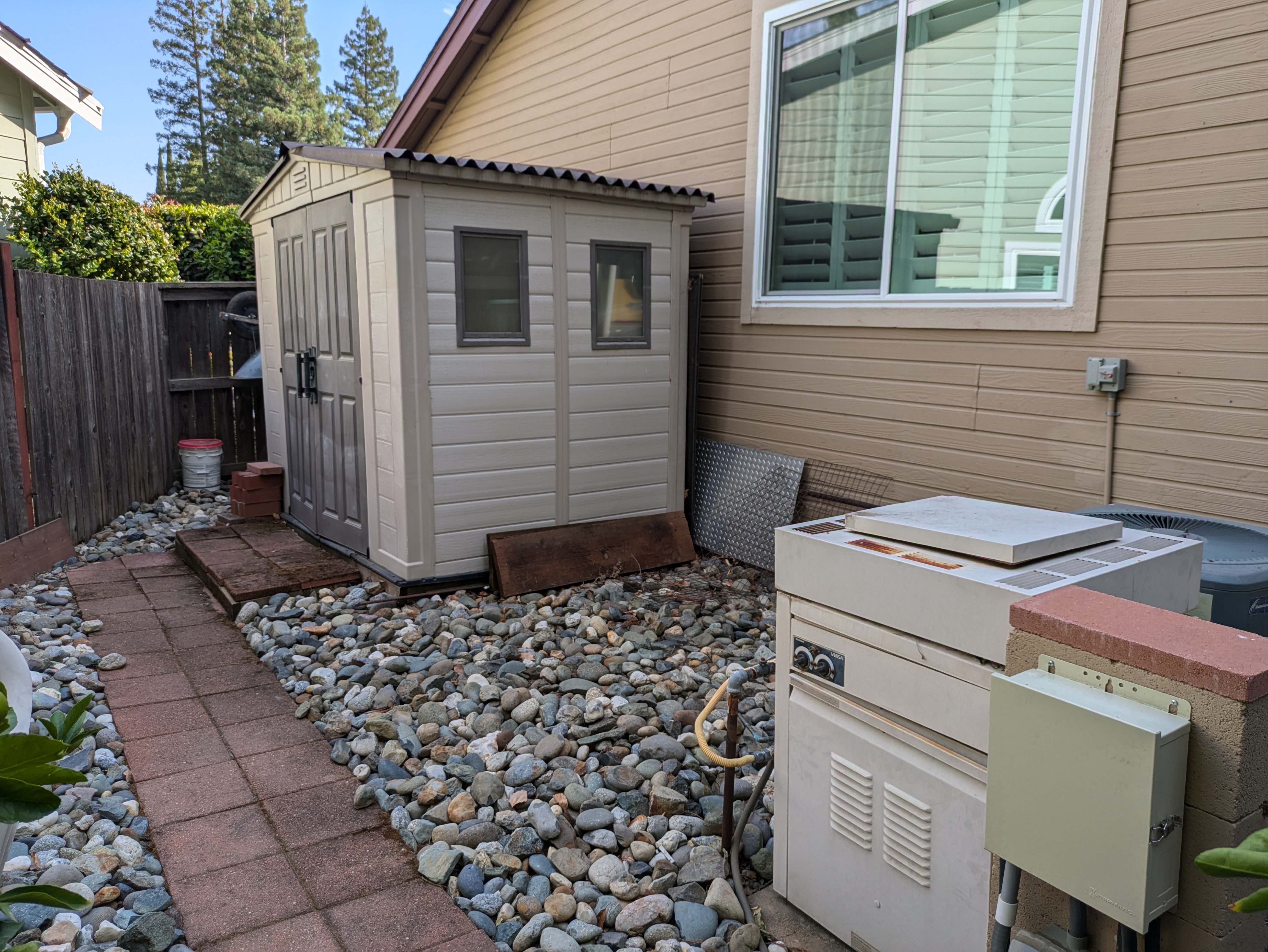 sideyard_01_after